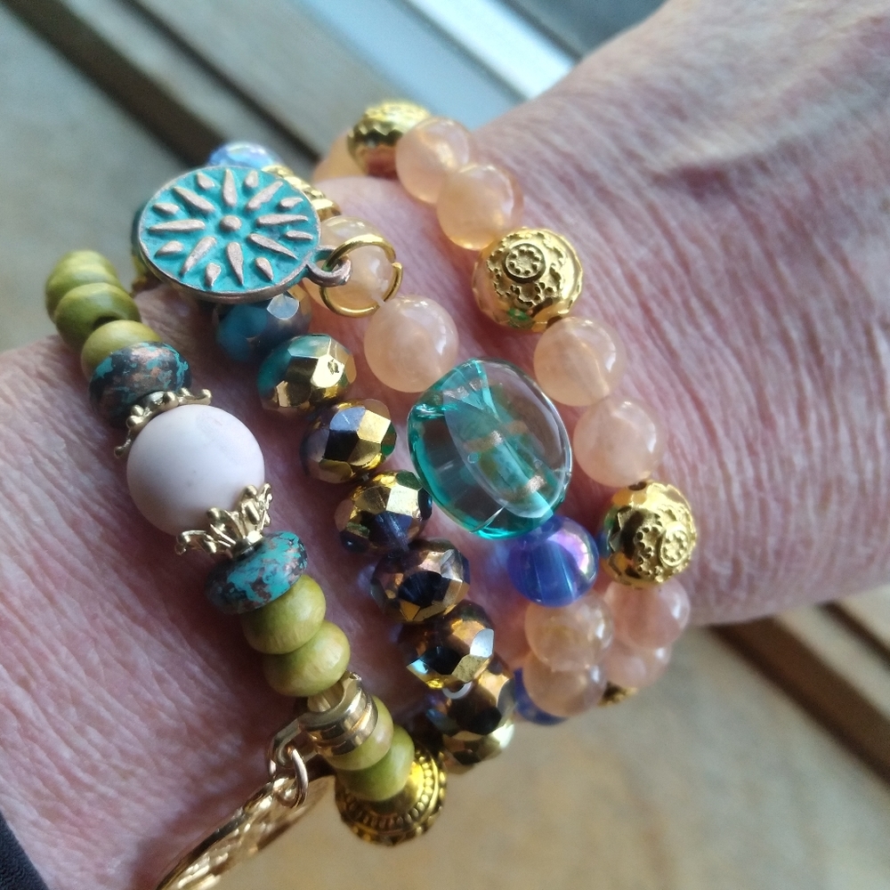 Boho Stretch Bead Bracelets 🌼 - Picture 3 of 10